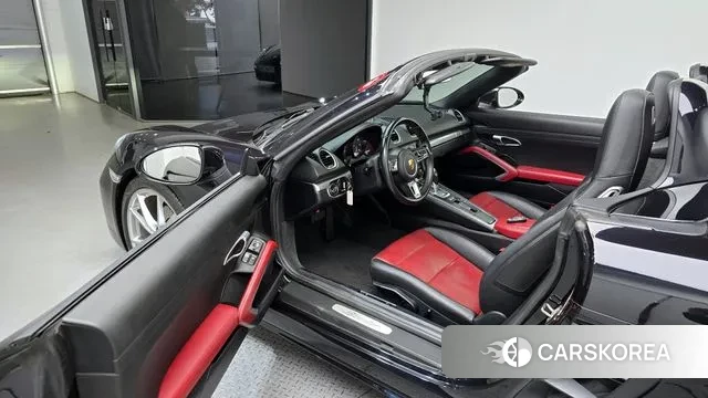 Porsche 718 Boxster 2019 Черный из Кореи, фото 2