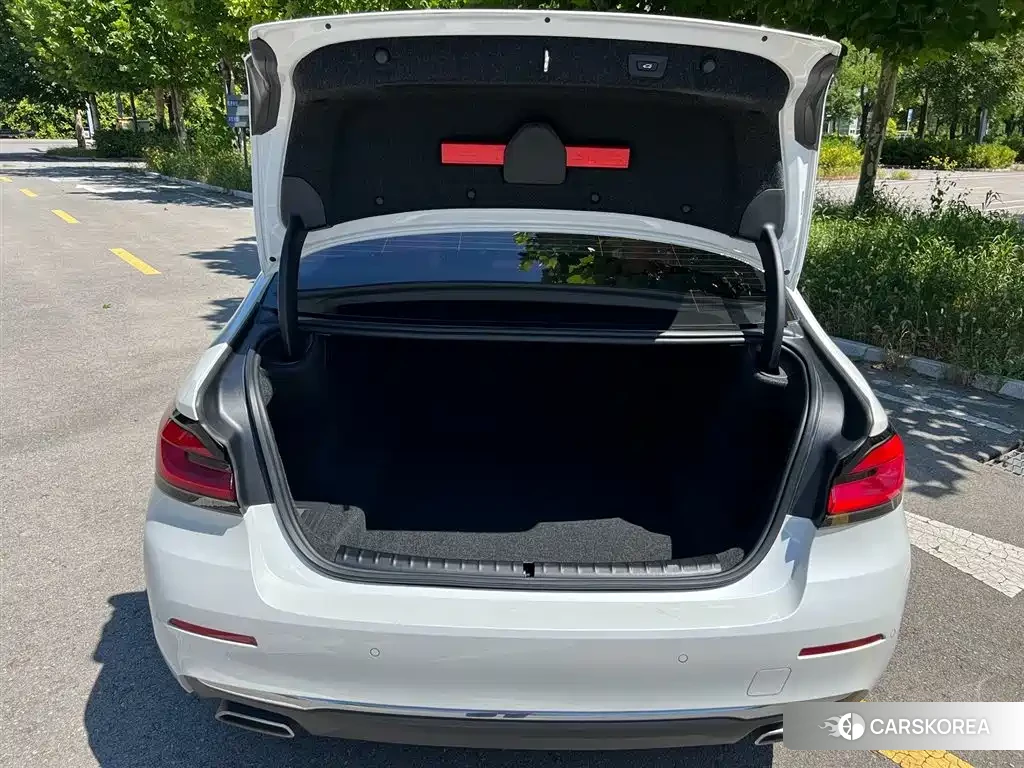 BMW 5 series 2023 Белый из Китая, фото 2