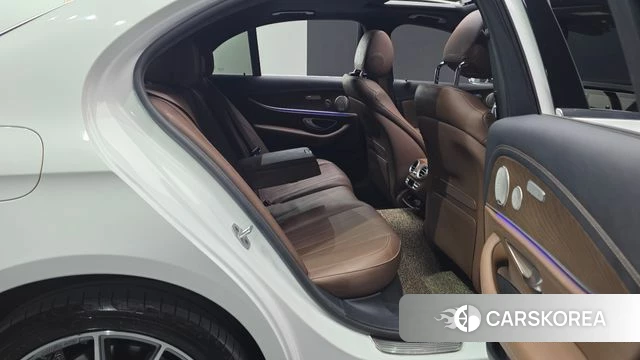 Mercedes-Benz E-Class W213 2022 Белый из Кореи, фото 2