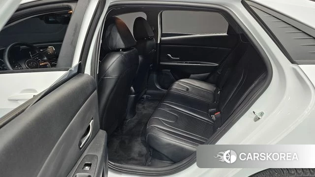 Hyundai Avante Hybrid (CN7) 2022 Белый из Кореи, фото 2