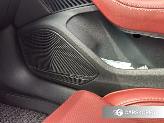 Audi A4L 2025 Серебристо-серый из Китая, фото 2