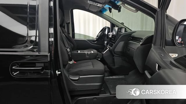Hyundai Staria 2023 Черный из Кореи, фото 2