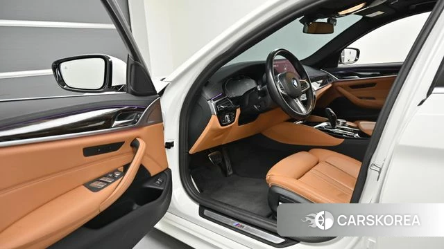 BMW 5 Series (G30) 2021 Белый из Кореи, фото 2