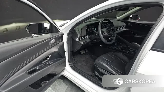 Hyundai The New Avante (CN7) 2024 Белый из Кореи, фото 2