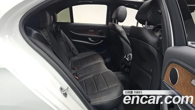 Mercedes-Benz E-Class W213 2021 Белый из Кореи, фото 2