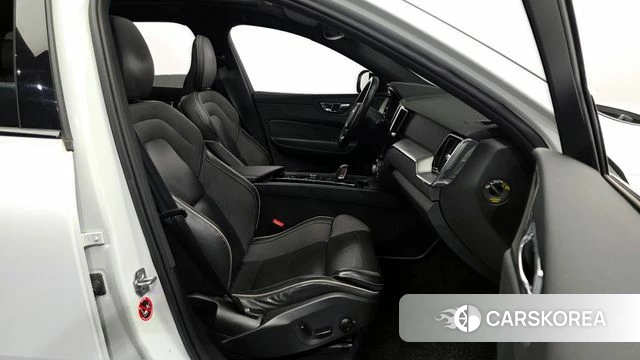 Volvo XC60 second Generation 2020 Белый из Кореи, фото 2