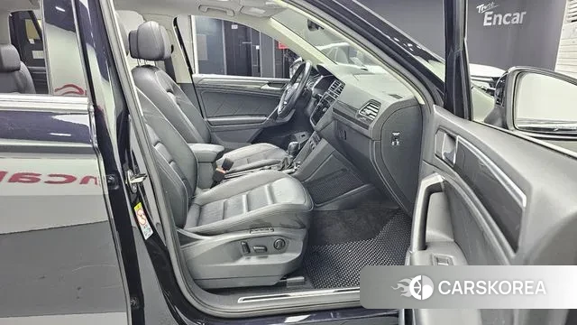 Volkswagen Tiguan second Generation 2018 Черный из Кореи, фото 2