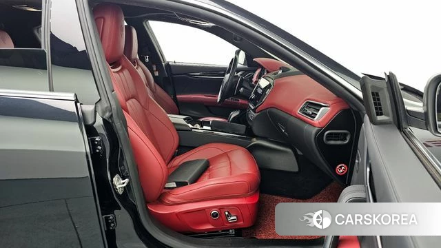 Maserati Ghibli 2022 Черный из Кореи, фото 2