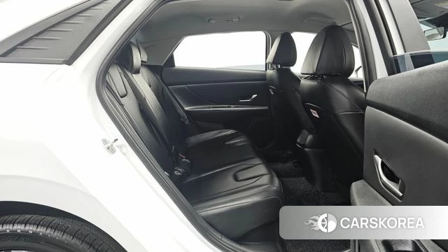 Hyundai Avante Hybrid (CN7) 2022 Белый из Кореи, фото 2