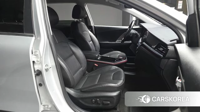 Kia Niro Plus 2022 Серебряный из Кореи, фото 2