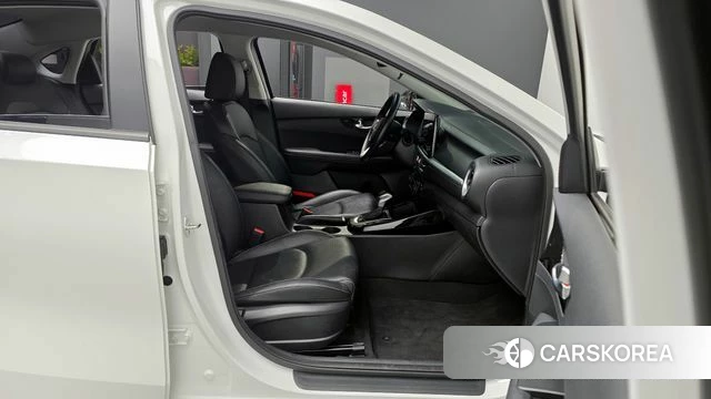 Kia The New K3 2nd generation 2023 Белый из Кореи, фото 2