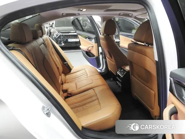 BMW 5 Series (G30) 2018 Белый из Кореи, фото 2