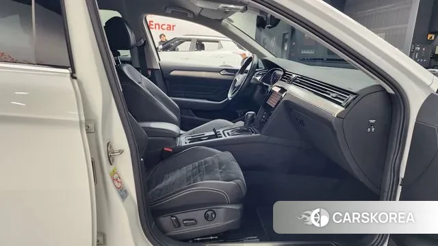 Volkswagen Passat GT (B8) 2021 Белый из Кореи, фото 2