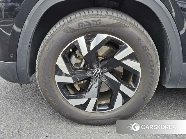 Volkswagen Tourang 2021 Черный из Китая, фото 2