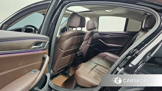 BMW 5 Series (G30) 2018 Черный из Кореи, фото 2