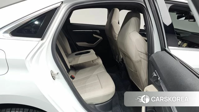 Audi A3 (8Y) 2023 Белый из Кореи, фото 2