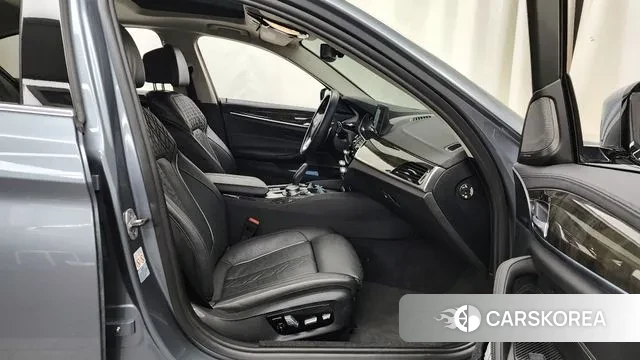 BMW 5 Series (G30) 2018 Серебряный из Кореи, фото 2