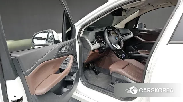 BMW 2 Series Active Tourer (U06) 2025 Белый из Кореи, фото 2