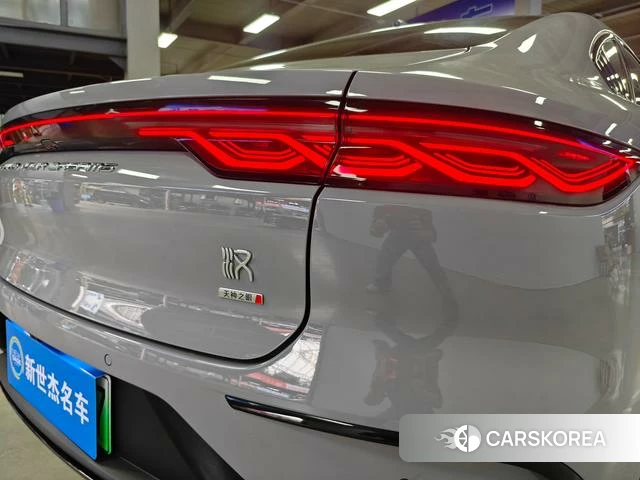 BYD Han DM 2025 Серебристо-серый из Китая, фото 2