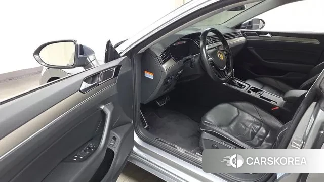 Volkswagen Arteon 2019 Серебристо-серый из Кореи, фото 2