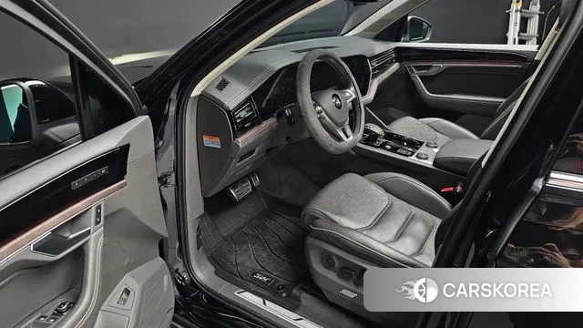 Volkswagen Touareg 3rd generation 2020 Черный из Кореи, фото 2