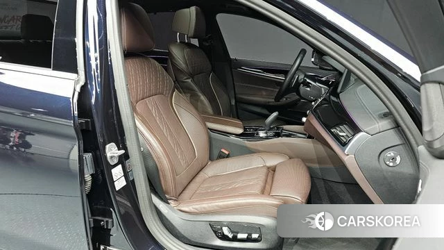 BMW 5 Series (G30) 2023 Черный из Кореи, фото 2