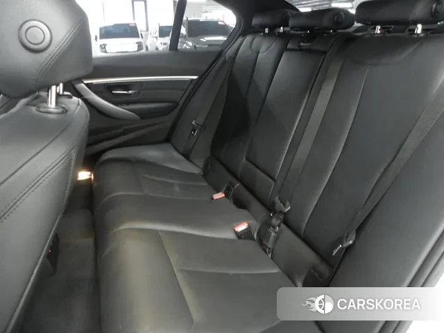 BMW 3 Series (F30) 2018 Белый из Кореи, фото 2