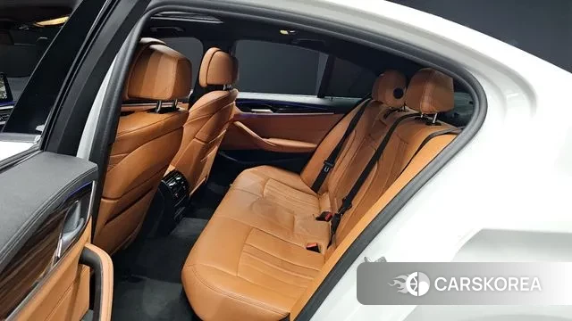 BMW 5 Series (G30) 2021 Белый из Кореи, фото 2