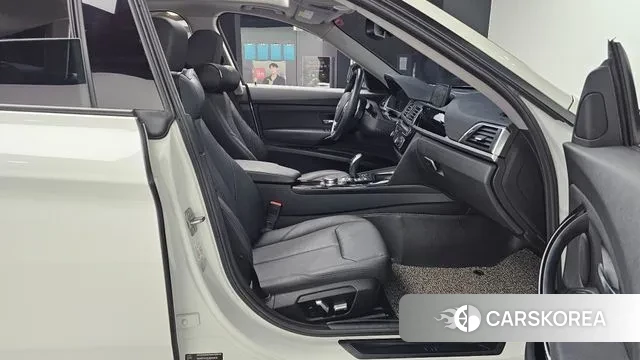 BMW 3 Series GT (F34) 2018 Белый из Кореи, фото 2