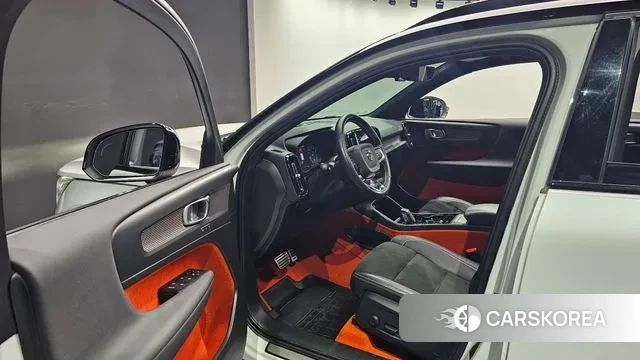 Volvo XC40 2021 Белый из Кореи, фото 2