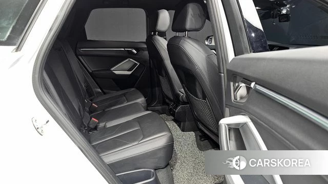 Audi Q3 (F3) 2023 Белый из Кореи, фото 2