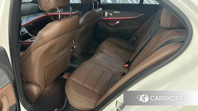 Mercedes-Benz E-Class W213 2022 Белый из Кореи, фото 2