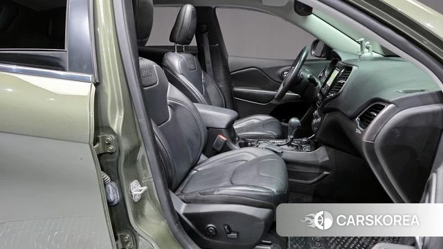 Jeep Cherokee (KL) 2021 Светло-зеленый из Кореи, фото 2