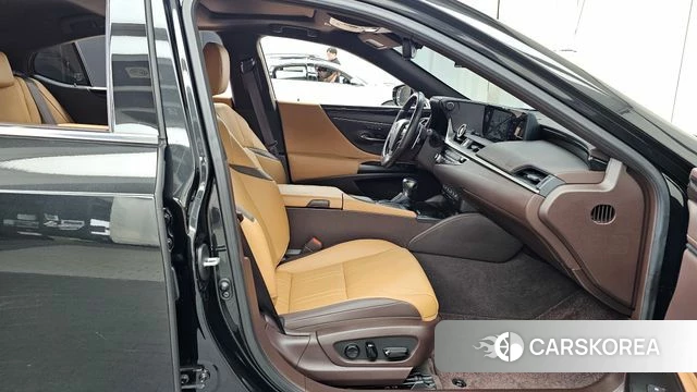 Lexus ES300h 7th generation 2021 Черный из Кореи, фото 2