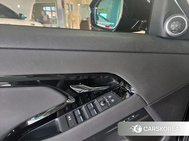 Land Rover Range Rover Evoque 2nd Generation 2024 Черный из Кореи, фото 2