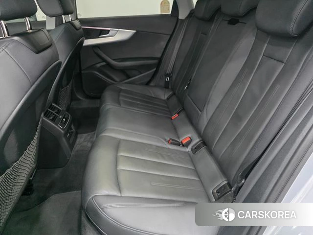 Audi A4 (B9) 2023 Серебряный из Кореи, фото 2