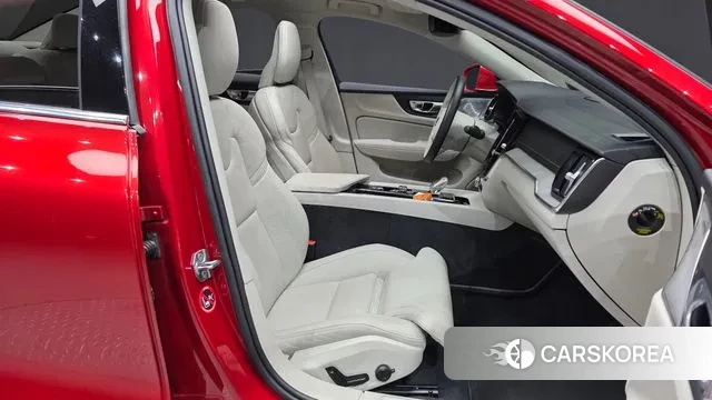 Volvo S60 3rd generation 2021 Красный из Кореи, фото 2