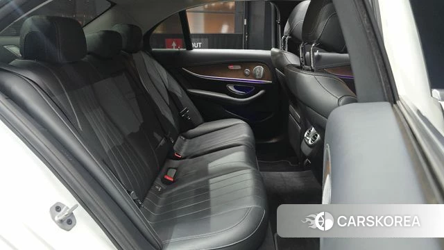 Mercedes-Benz E-Class W213 2018 Белый из Кореи, фото 2