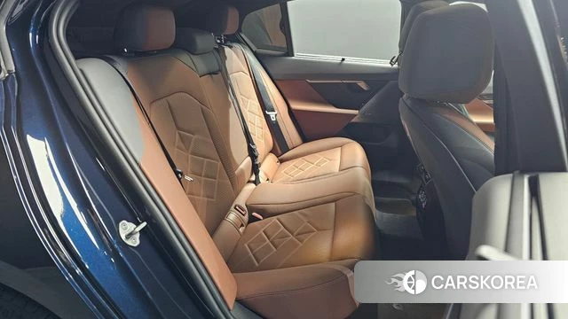 BMW 5 Series (G60) 2023 Черный из Кореи, фото 2