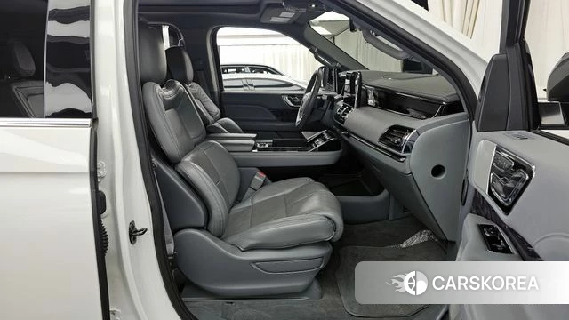 Lincoln Navigator 4th generation 2021 Белый из Кореи, фото 2