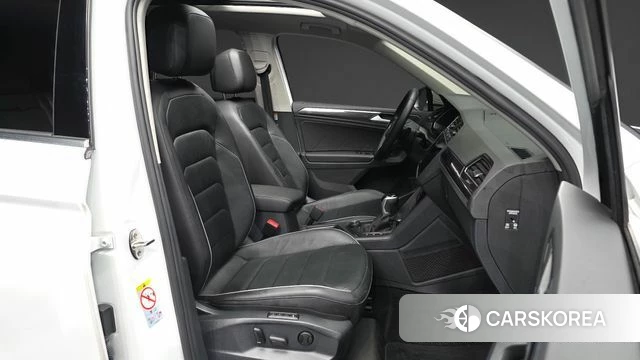Volkswagen Tiguan second Generation 2023 Белый из Кореи, фото 2