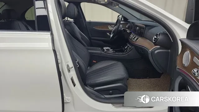 Mercedes-Benz E-Class W213 2020 Белый из Кореи, фото 2