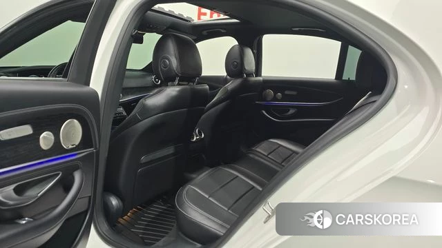 Mercedes-Benz E-Class W213 2022 Белый из Кореи, фото 2