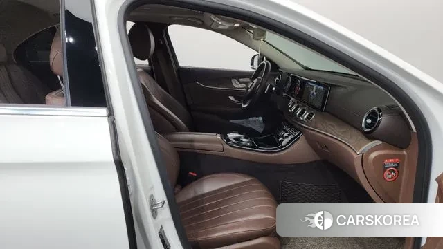 Mercedes-Benz E-Class W213 2018 Белый из Кореи, фото 2