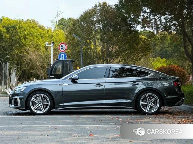 Audi A5 2023 Темно-серый из Китая, фото 2