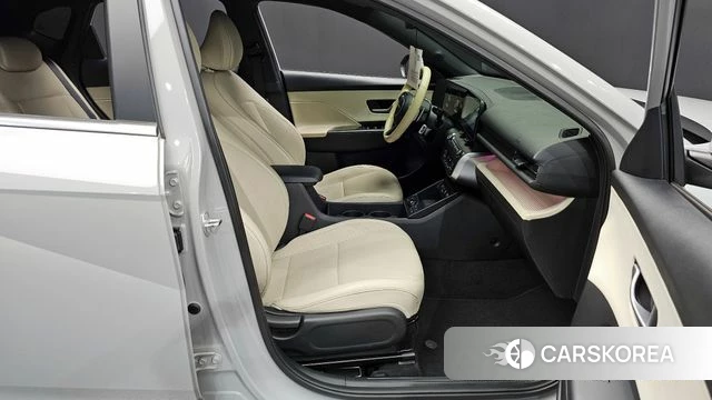 Hyundai Kona (SX2) 2023 Серебристо-серый из Кореи, фото 2