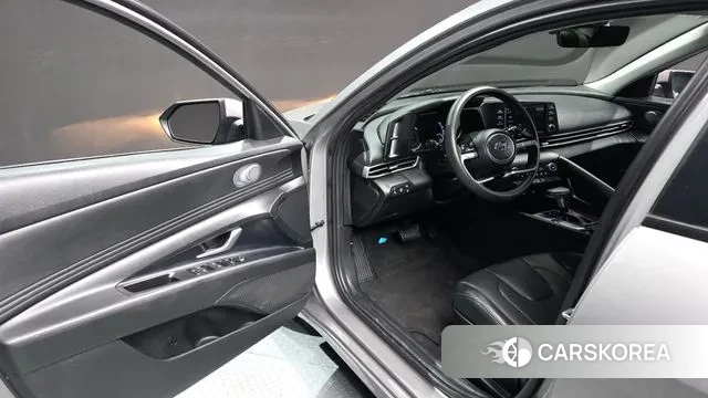 Hyundai Avante Hybrid (CN7) 2022 Серебристо-серый из Кореи, фото 2