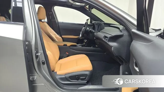 Lexus UX250h 2022 Серебристо-серый из Кореи, фото 2