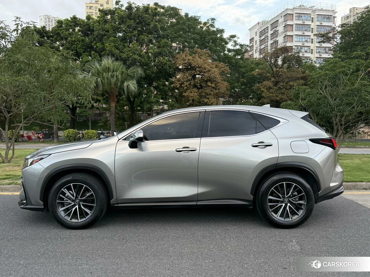 Lexus NX 2023 Серебристо-серый из Китая, фото 2