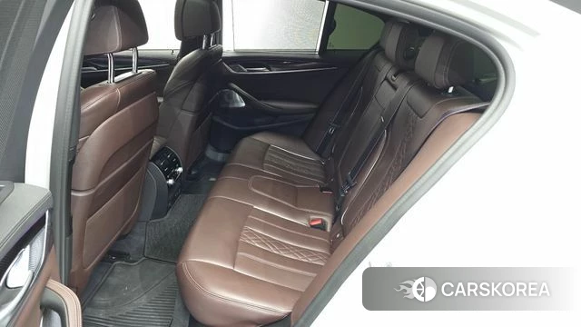 BMW 5 Series (G30) 2022 Белый из Кореи, фото 2
